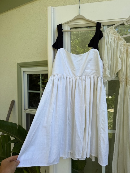 Stone Cold Fox Dresses & Skirts - White linen stone cold fox Sundress with Black Ties silk shoulder ties.